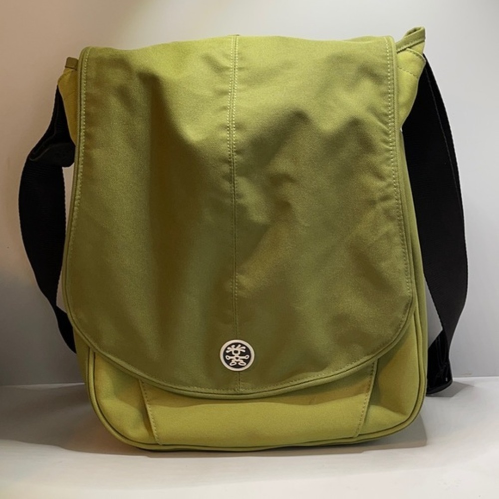 Life Is Good Crumpler The luncheon laptop bag